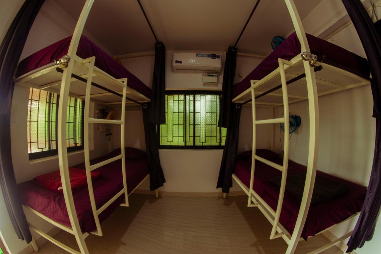 Bonds Hostel Candolim Exterior photo